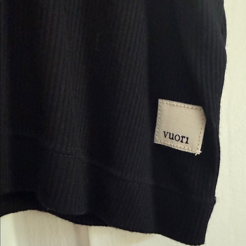 Vuori Women's Black Oversized Short Sleeve Top - Picture 2 of 3